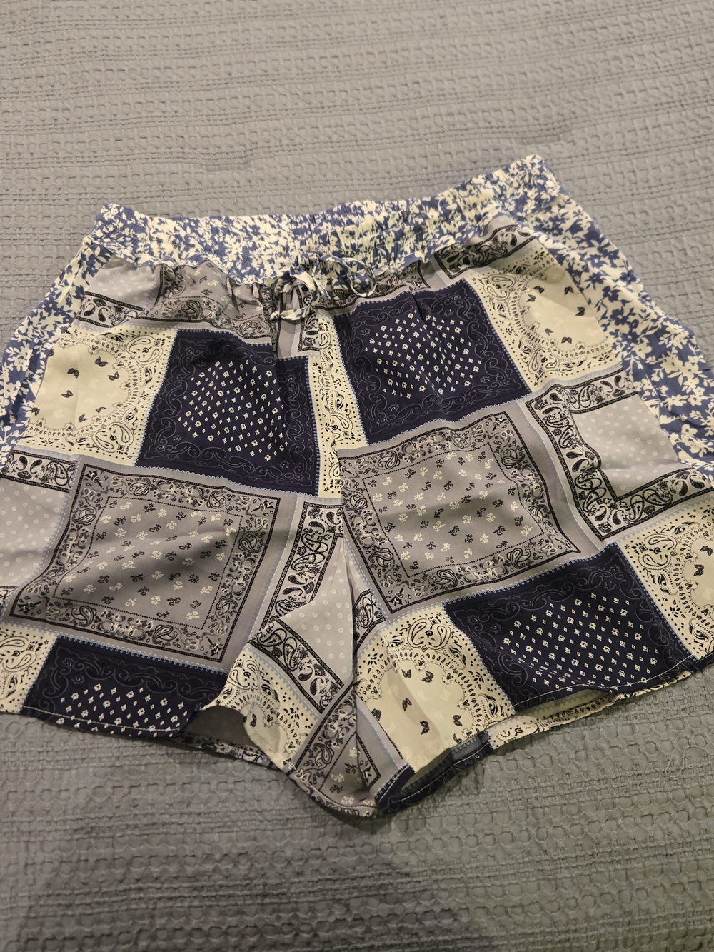 Gigio Woven Patchwork Print Women’s Shorts - Blue/Cream 1X